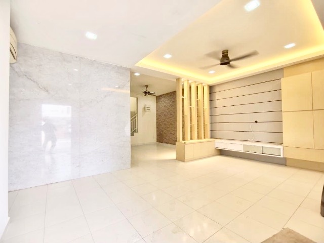 Setia Tropika (Elata Haven) - Double Storey Terrace / Fully Renovated & Extended / Gated & Guarded - Thumbnail 2