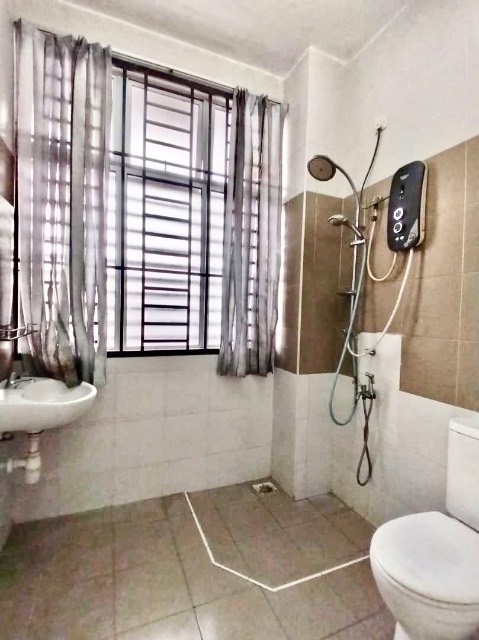 Nusa Sentral - Double Storey Terrace / Basic Renovation / Gated & Guarded - Thumbnail 13