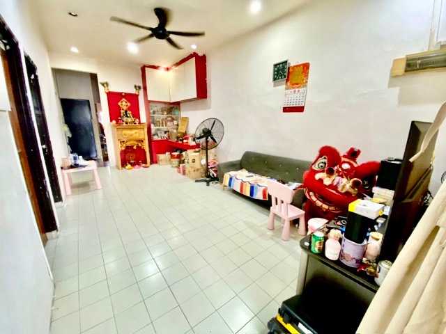 Johor Jaya - Single Storey Terrace / Extended Kitchen & Room / Nearby School & Shoplots