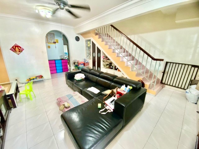 Bukit Indah - Double Storey Terrace / Full Loan Unit / Nearby Shops & Tuas Highway
