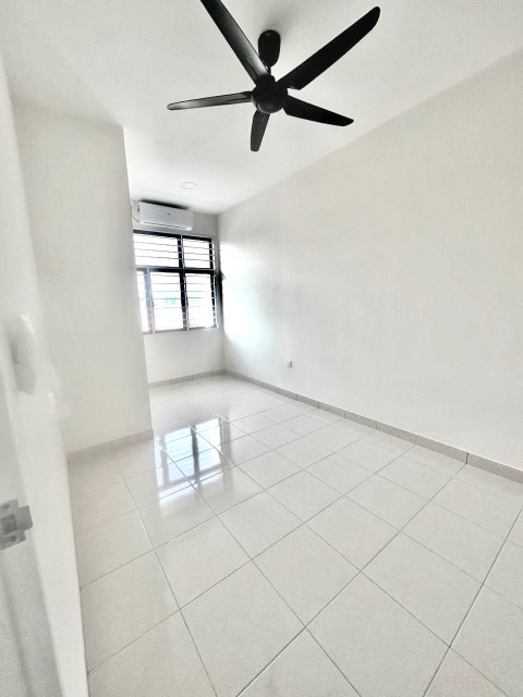 Bandar Uda Utama (Areca) - Double Storey Terrace / Basic Renovation / Gated & Guarded - Thumbnail 3