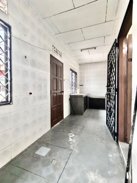 Tun Aminah - Single Storey Terrace / Simple Renovation with Kitchen Extended - Thumbnail 8