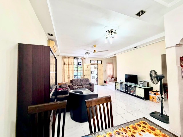 Bukit Indah - Double Storey Terrace / Basic Renovated in Good Condition / Gated & Guarded - Thumbnail 2