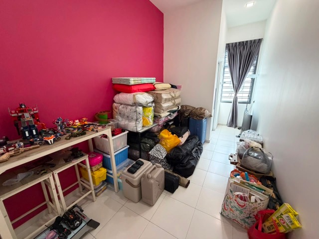 Mount Austin (LA Garden) - Double Storey Terrace / Basic Renovation in Good Condition / Walking distance to Austin Crest Shoplots - Thumbnail 6
