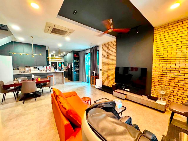 Impian Emas (Iconia Garden) - Double Storey Terrace / Corner Lot with Extra 20ft Land / Fully Renovated & Extended - Thumbnail 4