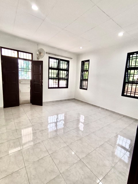 Desa Tebrau - Double Storey Terrace / Corner Lot with Extra Land / Fully Extended Unit - Thumbnail 5