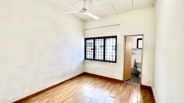 Skudai - Double Storey Terrace / Corner Lot with Bigger Land / Nearby Highway - Thumbnail 6