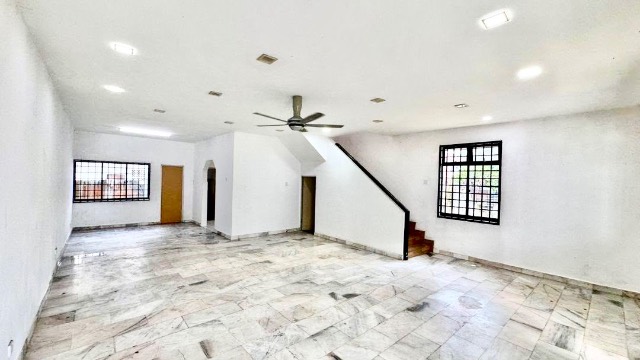 Skudai - Double Storey Terrace / Corner Lot with Bigger Land / Nearby Highway - Thumbnail 3