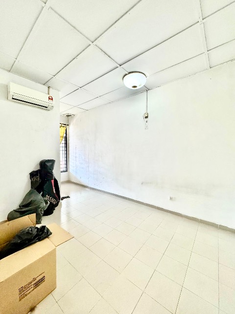 Bukit Indah - Single Storey Terrace / Kitchen Extended with MBJB Approval / Nearby AEON Mall & Shoplots - Thumbnail 2