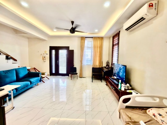 Bukit Indah - Double Storey Terrace / End Lot with 10ft Side Land / Unblock View - Thumbnail 4