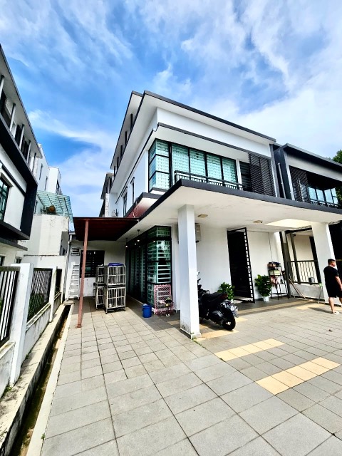 Mutiara Rini (Opal) - Three Storey Cluster House / Renovated & Furnished / Gated & Guarded
