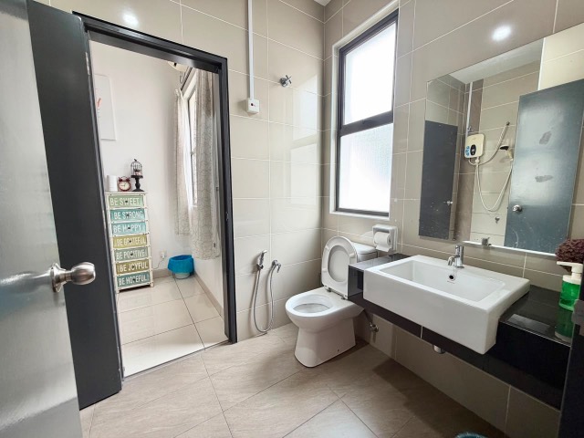 Mount Austin (Glenmarie) - Double Storey Terrace / Larger Type AirBnb Style / Gated & Guarded - Thumbnail 13