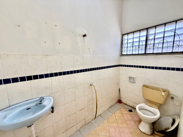 Johor Jaya - Double Storey Terrace / Original Unit with Kitchen Extension / Walking Distance to Shop - Thumbnail 10