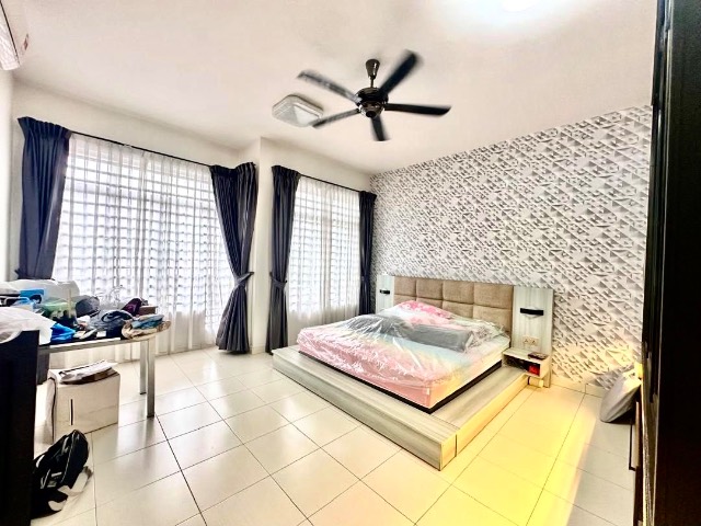 Horizon Hills (Golf East) - Double Storey Terrace / Large Renovated Unit / Nearby TUAS & AEON Mall - Thumbnail 3