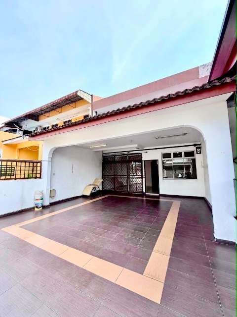 Skudai (Sri Putri) - Double Storey Terrace/ Fully Extended Unit / Good Condition - Thumbnail 2