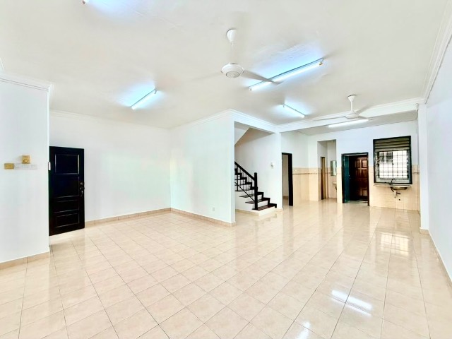 Mutiara Rini - Double Storey Terrace / Rare Unit Below RM700K / Well Maintained in Good Condition