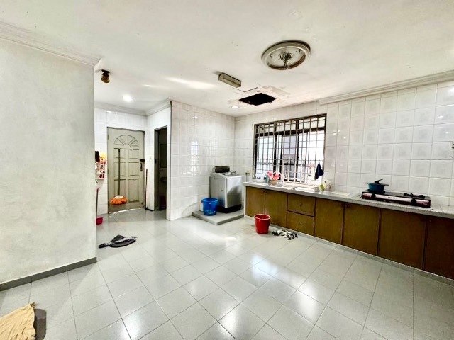 Desa Harmoni (Molek) - Double Storey Terrace / Corner Lot with Bigger Land / Renovated in Good Condition - Thumbnail 13