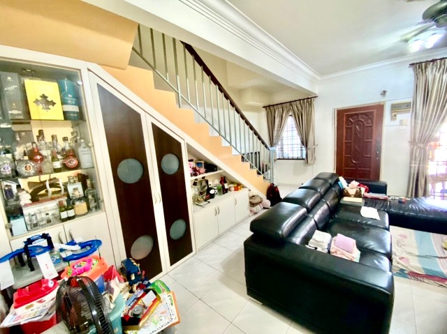 Bukit Indah - Double Storey Terrace / Full Loan Unit / Nearby Shops & Tuas Highway - Thumbnail 3