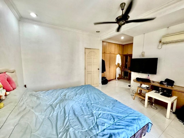 Desa Harmoni (Molek) - Double Storey Terrace / Corner Lot with Bigger Land / Renovated in Good Condition - Thumbnail 5