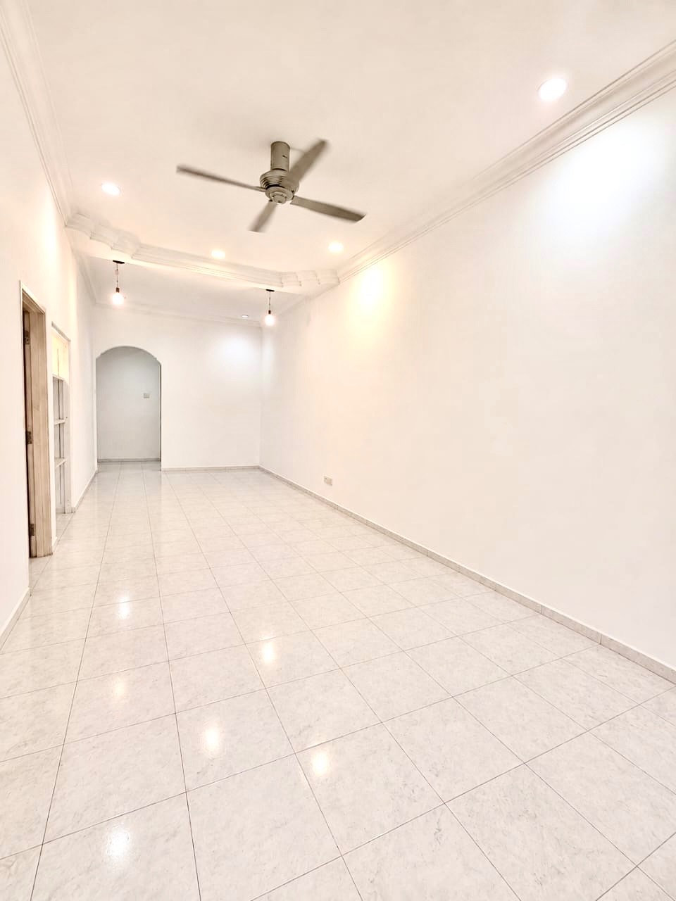 Nusa Bestari - Single Storey Terrace / Basic Renovation / Nearby Shoplots & Bukit Indah - Photo 1