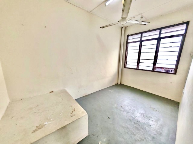 Taman Perling - Double Storey Medium Cost / End Lot with 10ft Extra Land / Original Unit - Thumbnail 4