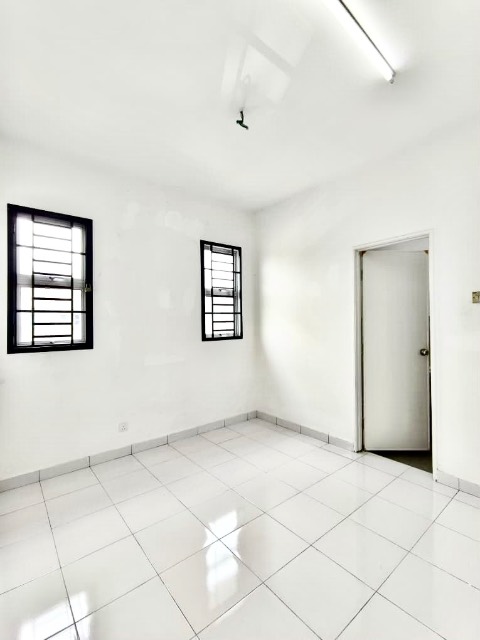Pulai Indah (Laman Indah) - Double Storey RMMJ / Original Condition / Vacant Unit  - Thumbnail 6