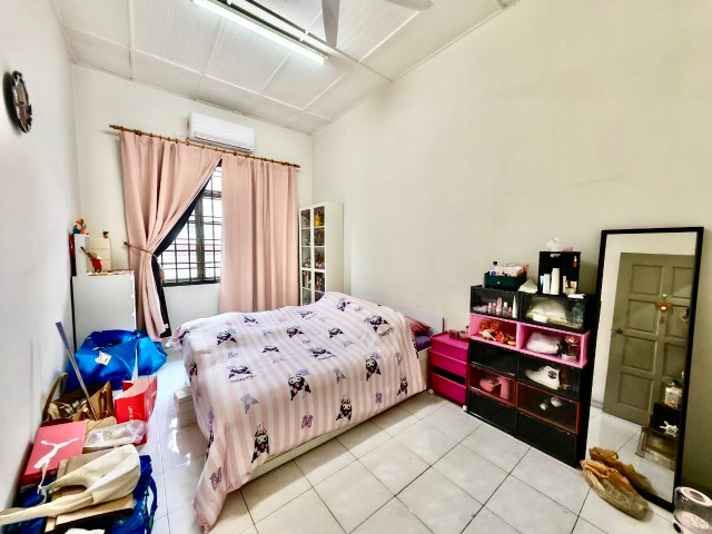 Desa Cemerlang - Double Storey Terrace / Renovated with Kitchen Extended / Gated & Guarded - Thumbnail 4