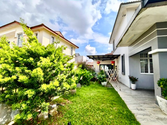 Bukit Indah - Double Storey Terrace / End Lot with 10ft Side Land / Unblock View