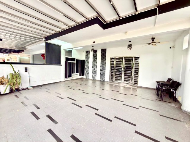 Seri Alam (Bina Park) - Three Storey Terrace / Large Land Area & Built Up / Renovated & Extended - Thumbnail 2