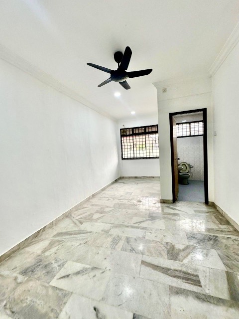 Taman Sri Skudai - Double Storey Terrace Corner Lot / Rare Full Loan Unit / Fully Extended Unit - Thumbnail 6