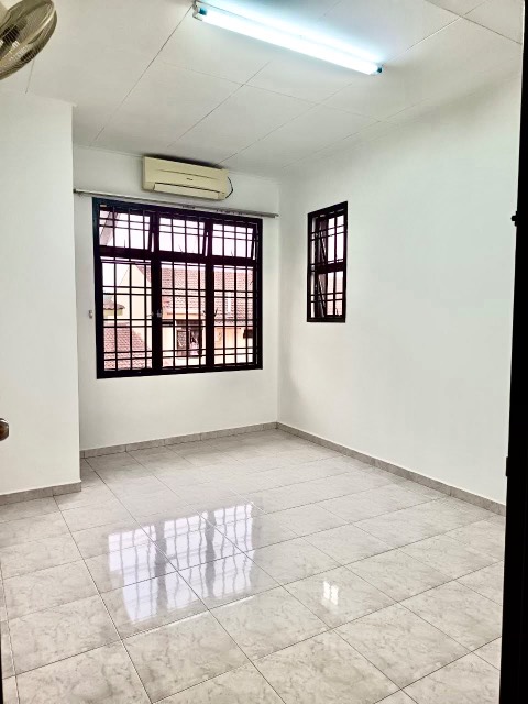 Desa Tebrau - Double Storey Terrace / Corner Lot with Extra Land / Fully Extended Unit - Thumbnail 8