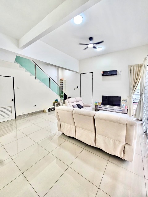 Mutiara Rini (Opal) - Three Storey Cluster House / Renovated & Furnished / Gated & Guarded - Thumbnail 3