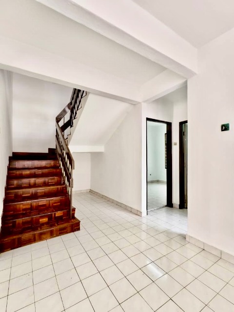 Bukit Kempas - Double Storey Semi Detached / Huge Size with Extra Land / Newly Refurbished - Thumbnail 12