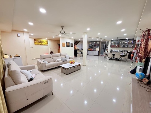 Permas Jaya - Double Storey Terrace / Rare Corner Lot with Bigger Land / Fully Renovated & Extended 
