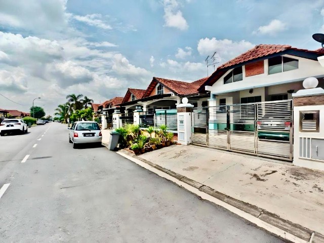 Impian Emas (Bukit Impian) - Single Storey Terrace / Large Rare Unit / Fully Renovated & Extended
