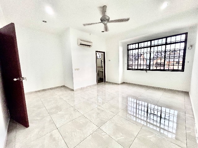 Skudai (Taman Harmoni 2) - Double Storey Terrace / Renovated with Kitchen Extension / 5mins to Mutiara Rini & Tun Aminah - Thumbnail 8