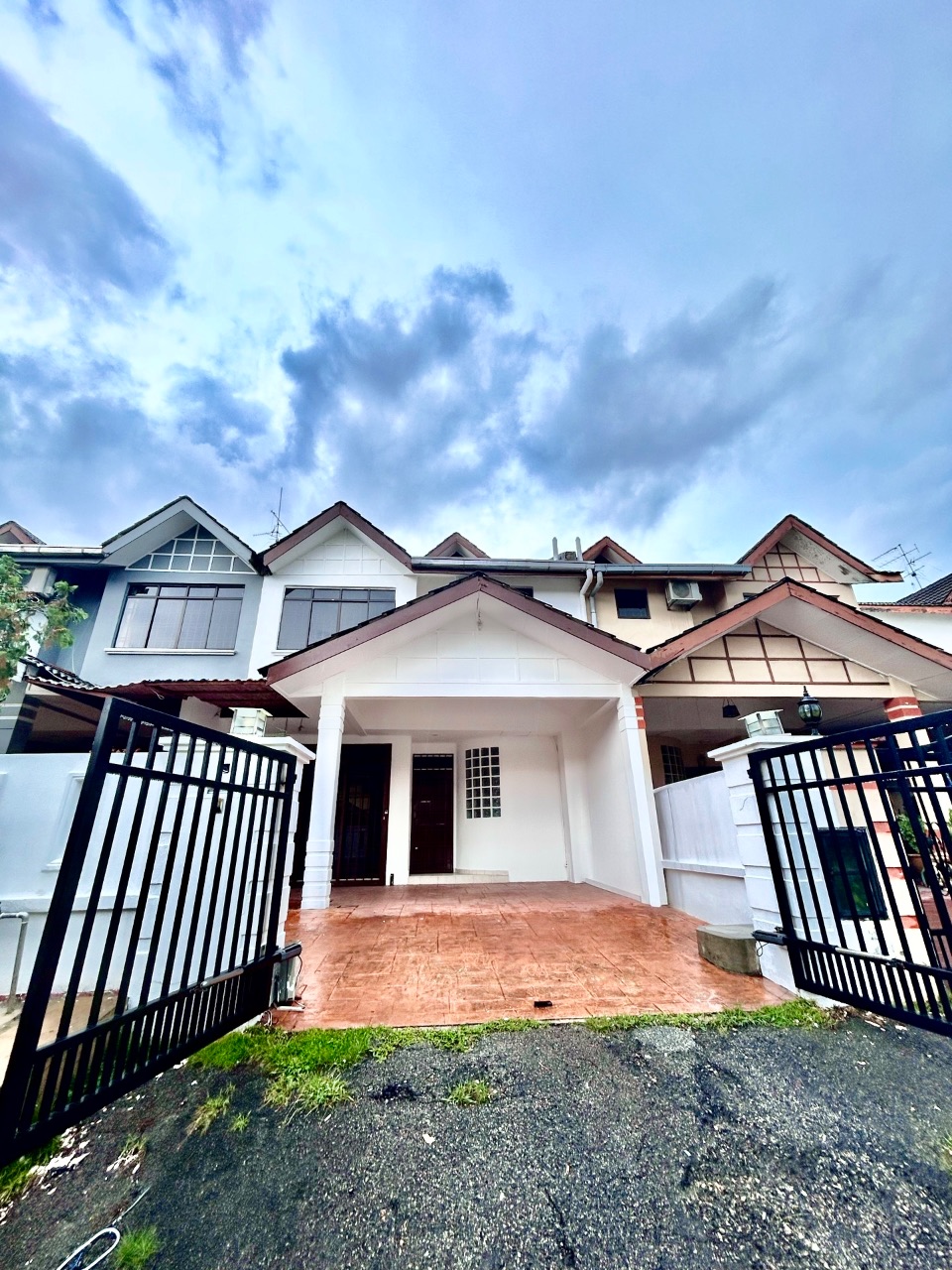Skudai (Taman Harmoni 2) - Double Storey Terrace / Renovated with Kitchen Extension / 5mins to Mutiara Rini & Tun Aminah - Photo 1