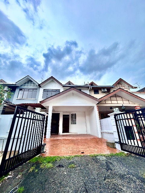 Skudai (Taman Harmoni 2) - Double Storey Terrace / Renovated with Kitchen Extension / 5mins to Mutiara Rini & Tun Aminah