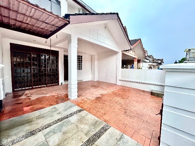 Skudai (Taman Harmoni 2) - Double Storey Terrace / Renovated with Kitchen Extension / 5mins to Mutiara Rini & Tun Aminah - Thumbnail 2