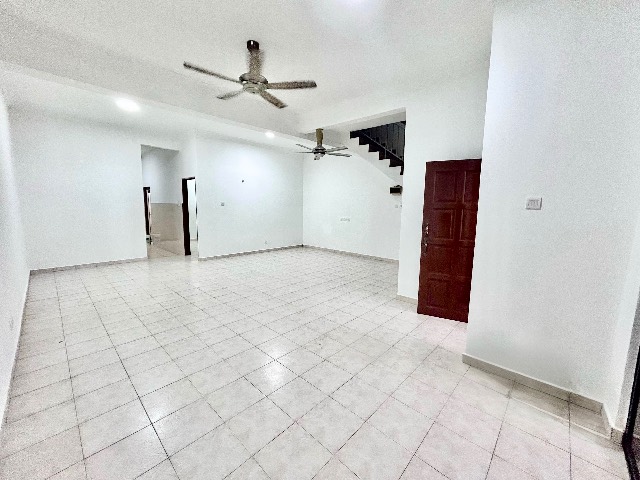 Skudai (Taman Harmoni 2) - Double Storey Terrace / Renovated with Kitchen Extension / 5mins to Mutiara Rini & Tun Aminah - Thumbnail 3