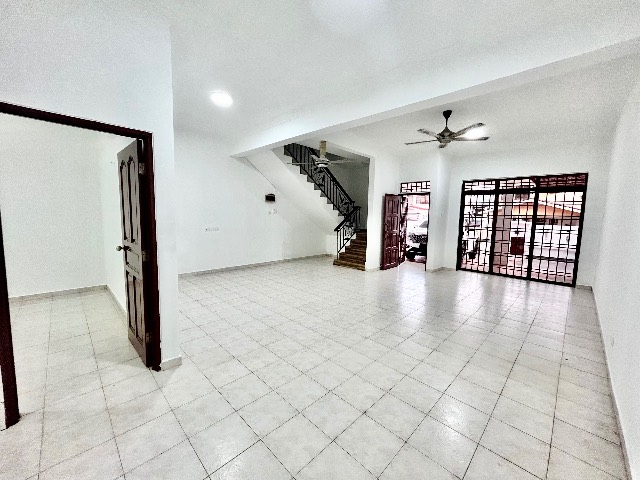 Skudai (Taman Harmoni 2) - Double Storey Terrace / Renovated with Kitchen Extension / 5mins to Mutiara Rini & Tun Aminah - Thumbnail 4