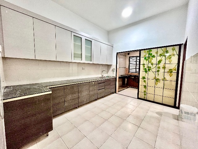 Skudai (Taman Harmoni 2) - Double Storey Terrace / Renovated with Kitchen Extension / 5mins to Mutiara Rini & Tun Aminah - Thumbnail 13