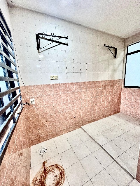 Skudai (Taman Harmoni 2) - Double Storey Terrace / Renovated with Kitchen Extension / 5mins to Mutiara Rini & Tun Aminah - Thumbnail 16
