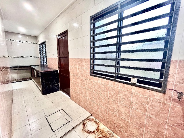 Skudai (Taman Harmoni 2) - Double Storey Terrace / Renovated with Kitchen Extension / 5mins to Mutiara Rini & Tun Aminah - Thumbnail 15