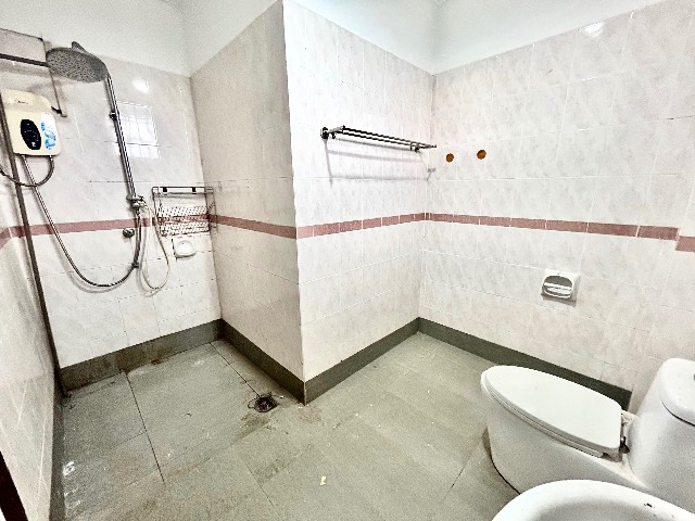 Skudai (Taman Harmoni 2) - Double Storey Terrace / Renovated with Kitchen Extension / 5mins to Mutiara Rini & Tun Aminah - Thumbnail 17