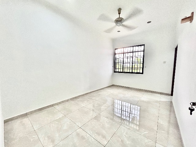 Skudai (Taman Harmoni 2) - Double Storey Terrace / Renovated with Kitchen Extension / 5mins to Mutiara Rini & Tun Aminah - Thumbnail 12