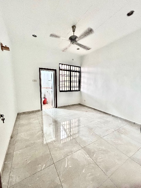 Skudai (Taman Harmoni 2) - Double Storey Terrace / Renovated with Kitchen Extension / 5mins to Mutiara Rini & Tun Aminah - Thumbnail 9