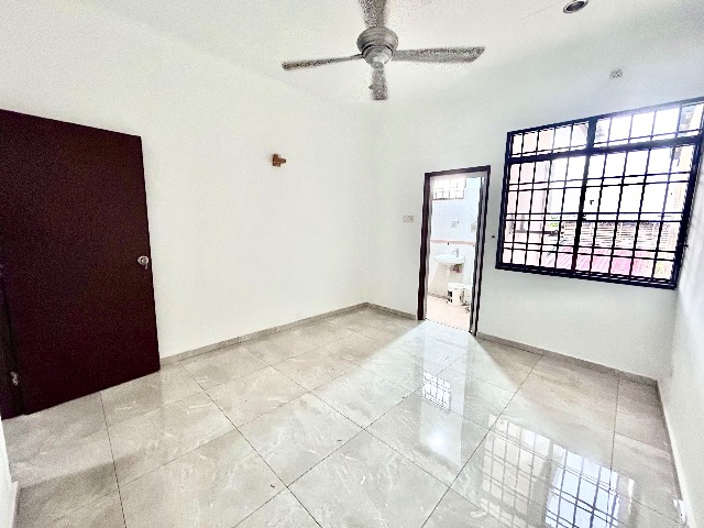 Skudai (Taman Harmoni 2) - Double Storey Terrace / Renovated with Kitchen Extension / 5mins to Mutiara Rini & Tun Aminah - Thumbnail 10