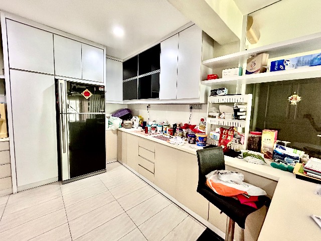 Taman Daya (Casa Tebrau Apartment) - Super Large Built Up / Fully Renovated & Well Maintained / Gated & Guarded - Thumbnail 12