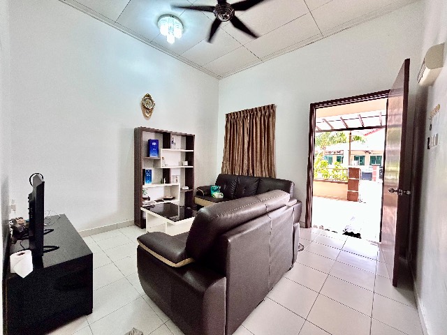 Kota Masai - Single Storey Cluster with 10ft Side Land / Well Maintained / Gated & Guarded - Thumbnail 3